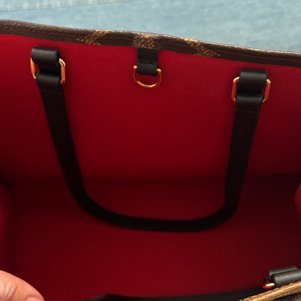 Louis Vuitton On The Go MM Monogram Tote - Picture 7 of 10